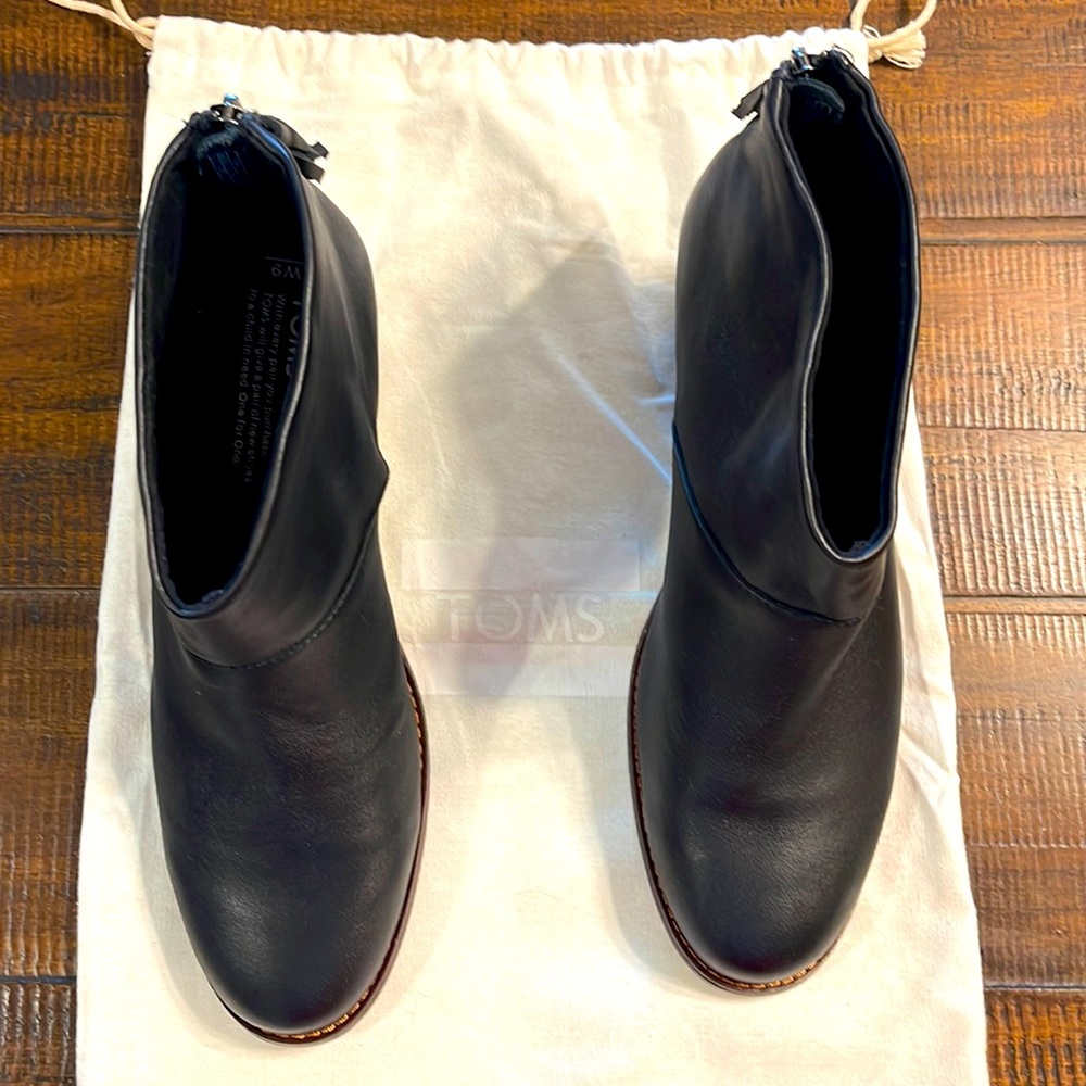 TOMS Women's Sz 9W Black Leather Heeled Zip Back Tassel Ankle Booties